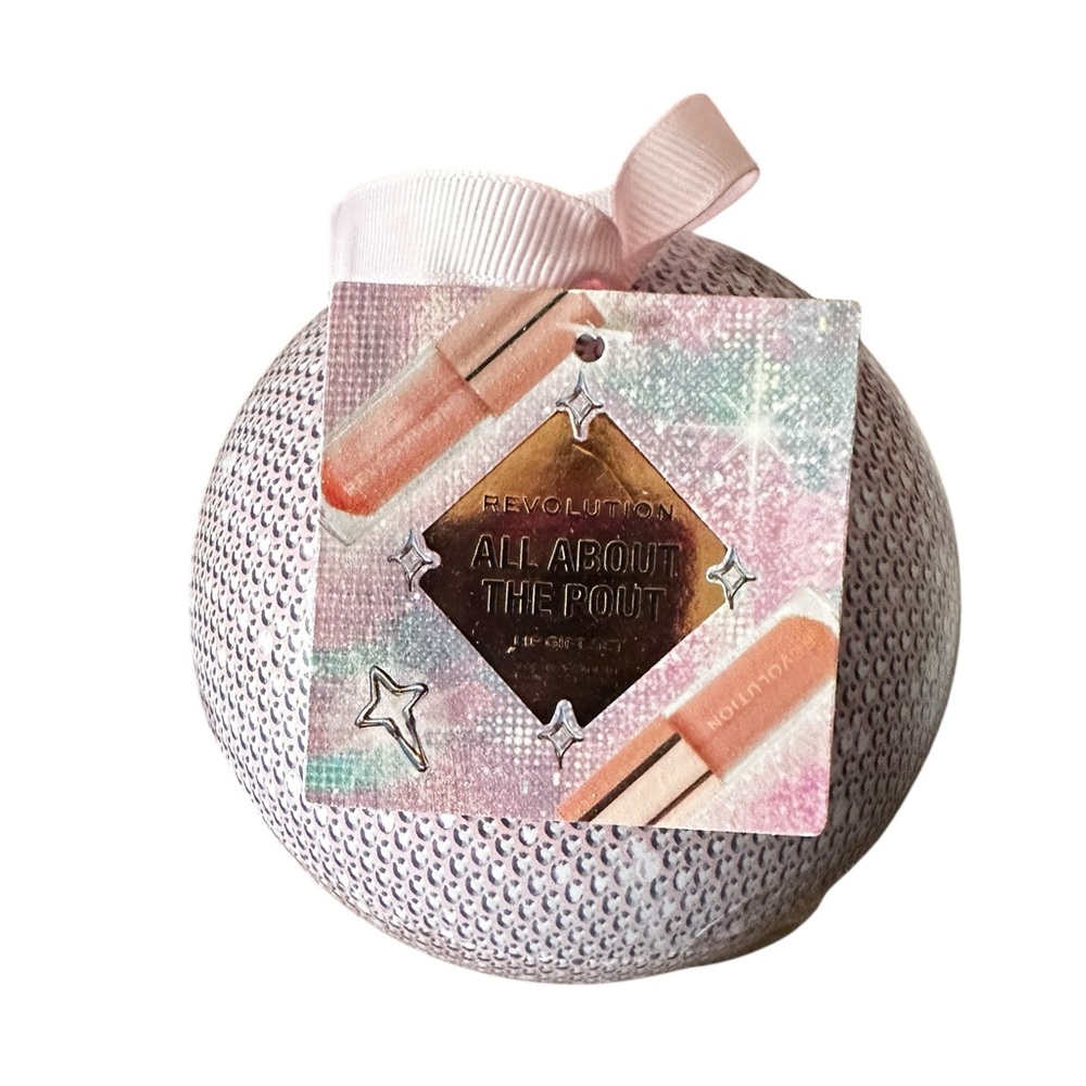 NWT ALL ABOUT THE POUT LIP GIFT SET Revolution